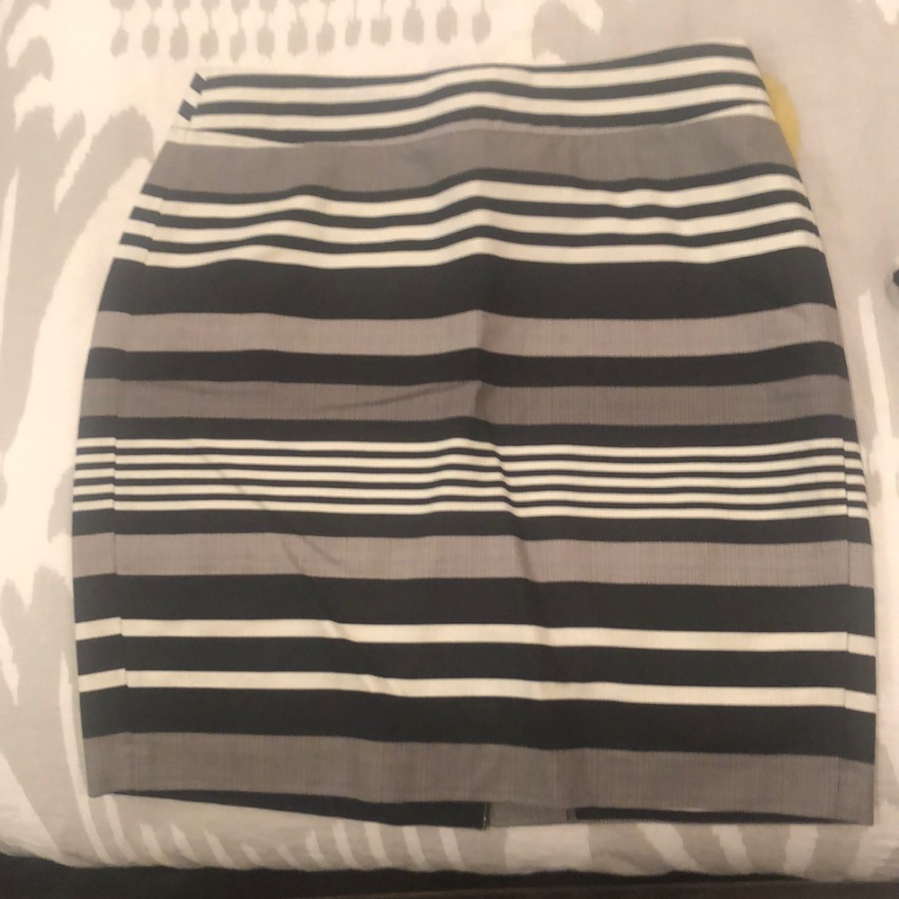 4p banana republic skirt.